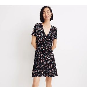 Madewell v-neck button-front mini dress in drifting flowers